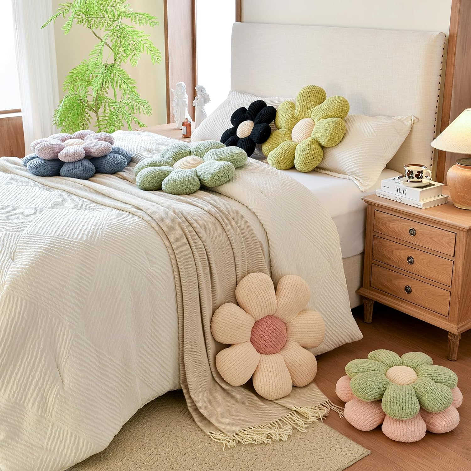 Xuyier Flower Shaped Throw Pillow,Soft Daisy Pillow with Decorative Pillows for Bed Couch Chair Floor, Flower Plush Pillows for Living Room Bed Room Seat Cushion(14.9" Ivory)